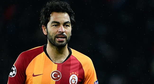 Galatasaray Kaptanı Selçuk İnan,Futbola veda etti