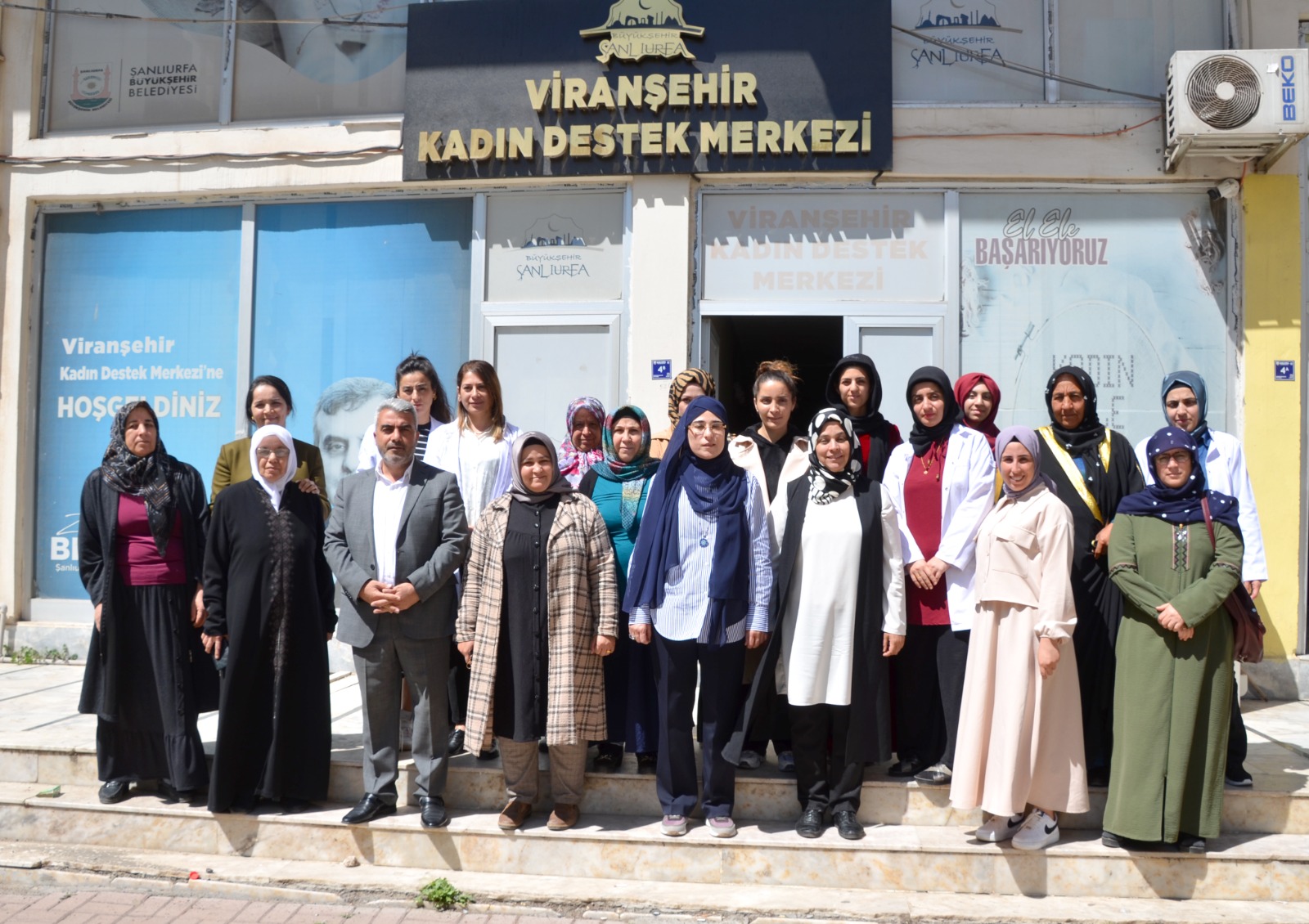 Seçim çalışmaları kapsamında Viranşehir Kadın Destek Merkezi’ne ziyaret eden Şanlıurfa AK Parti Milletvekili adayı Cevahir Asuman Yazmacı,