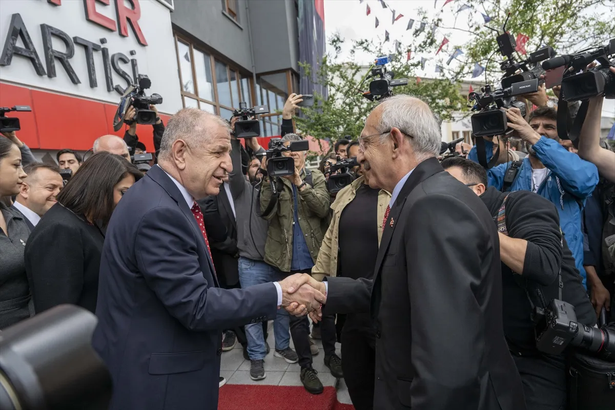 Cumhurbaşkanı adayı olan Kemal Kılıçdaroğlu, Zafer Partisi lideri Ümit Özdağ ile görüştü
