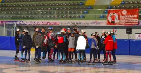 Buz Pateni Türkiye Birinciliği, resmi antrenman bölümüyle start aldı
