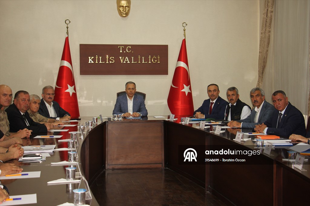 İçişleri Bakanı Yerlikaya, Kilis’te depremzedeleri ziyaret etti