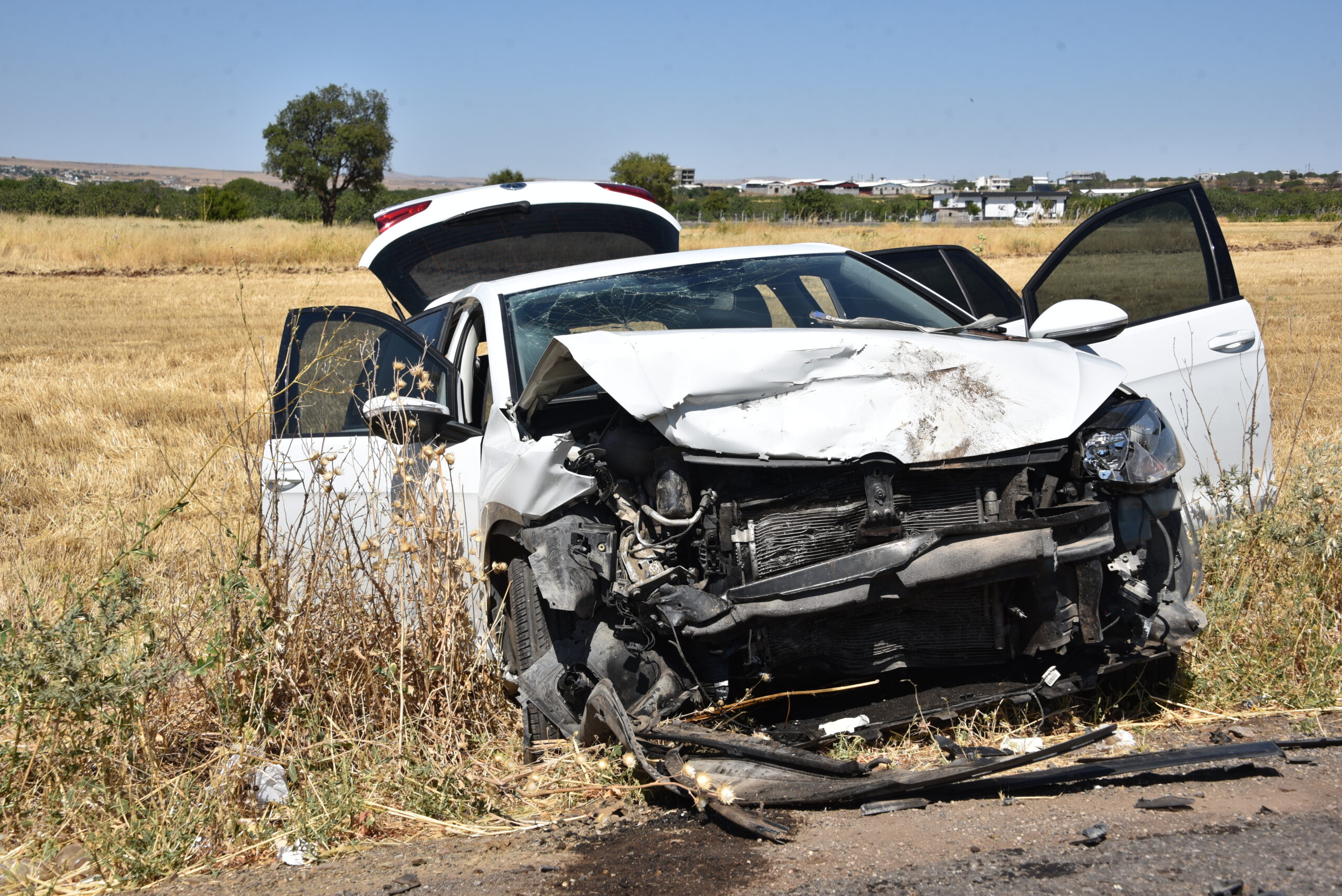 Şanlıurfa’da iki otomobilin çarpıştığı kazada 1 kişi öldü, 4 kişi yaralandı