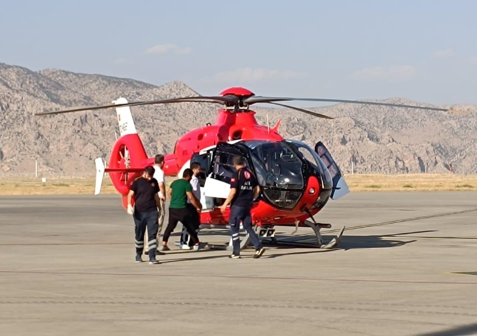 Şırnak’ta kanser şüphesi bulunan kadın, ambulans helikopterle Diyarbakır’a nakledildi